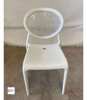SILLA PLÁSTICO BLANCA CON DETALLE