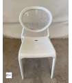 SILLA PLÁSTICO BLANCA CON DETALLE