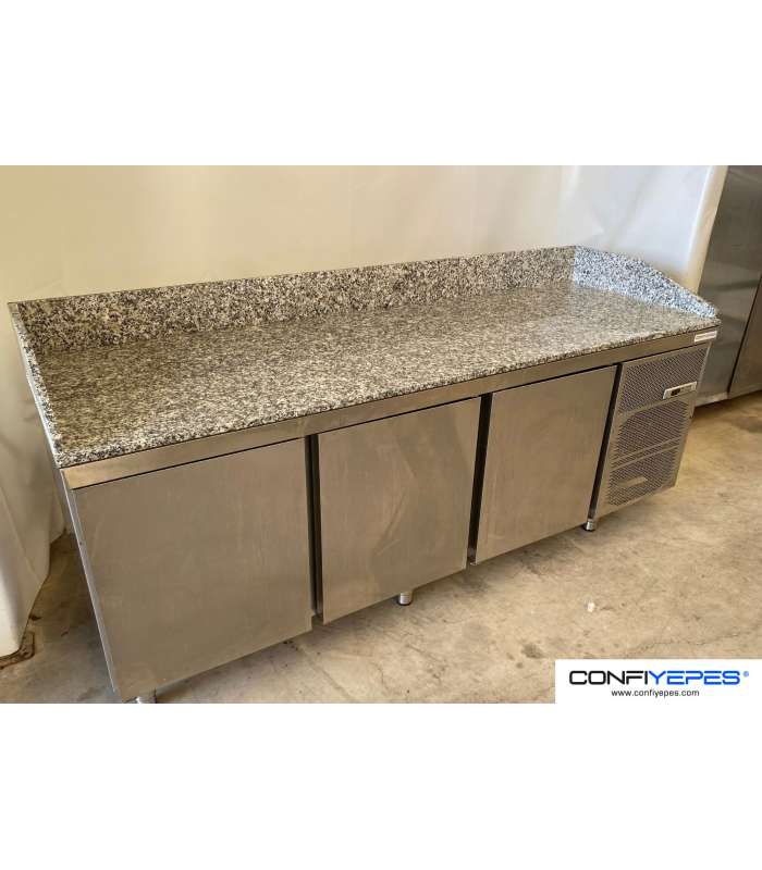MESA REFRIGERADA CON ENCIMERA DE MÁRMOL COMERSA