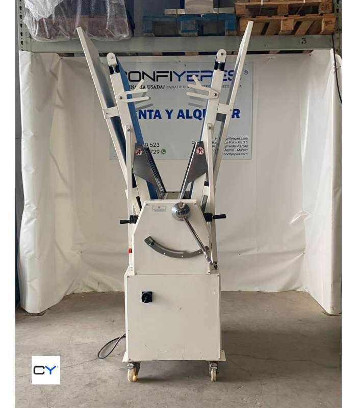 LAMINADORA DE MASAS 1 VELOCIDAD